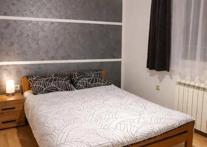 Lav Апартаменты *